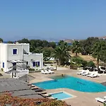 Paradise 4*